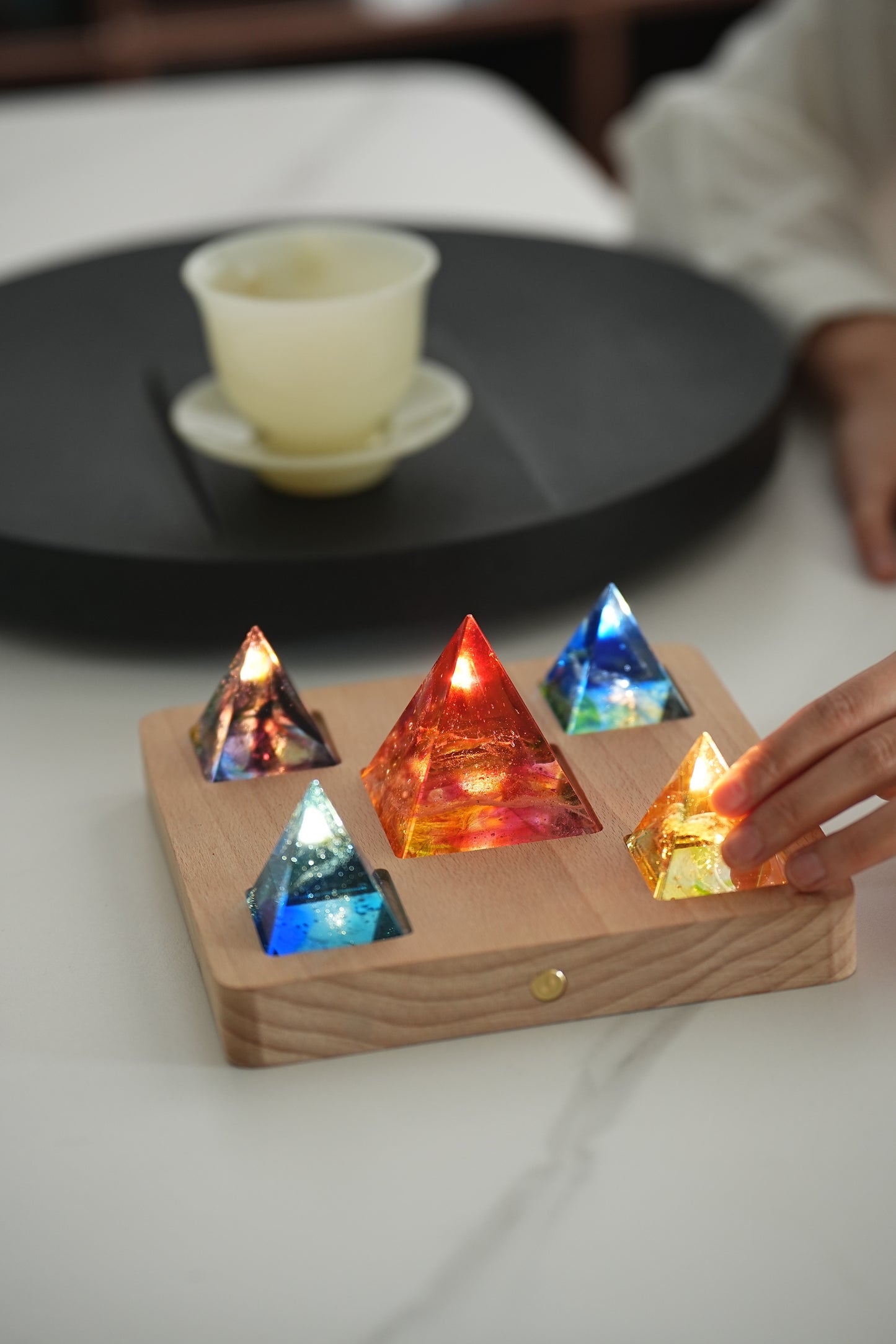 TY-937 Liuli Pyramid with LED wooden base