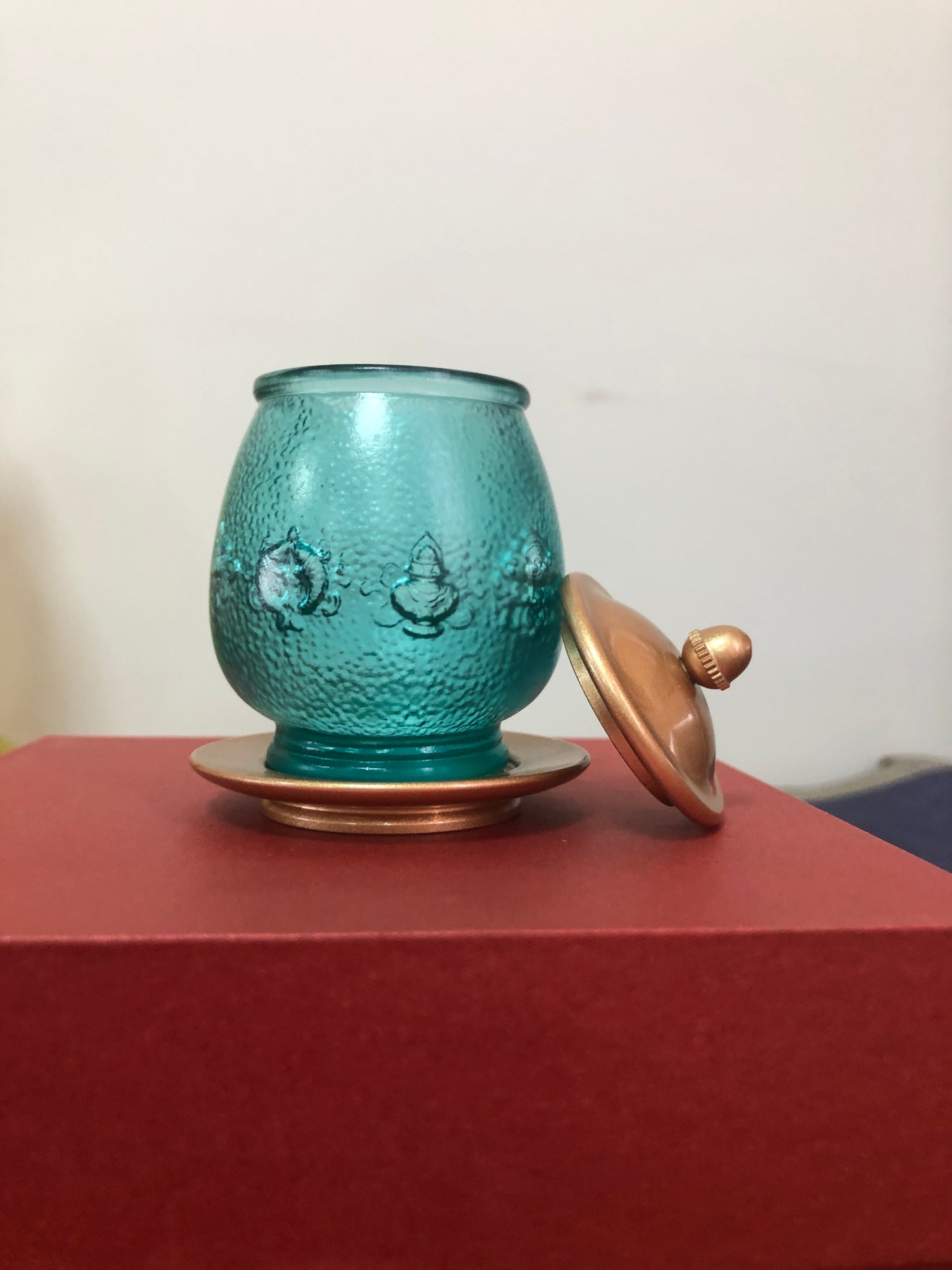 TXJ-251  Eight-auspicious Liuli Cup with lid & Saucer