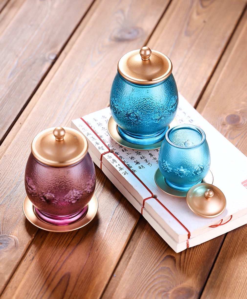 TXJ-251  Eight-auspicious Liuli Cup with lid & Saucer