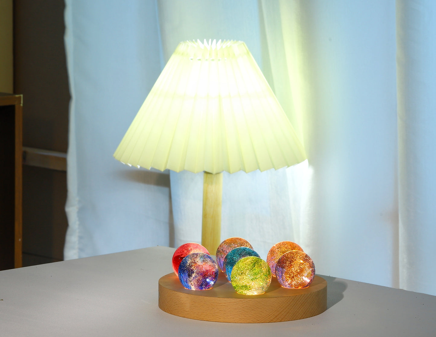 TY-935 A 7-piece set 40mm liuli ball with LED Wooden Base