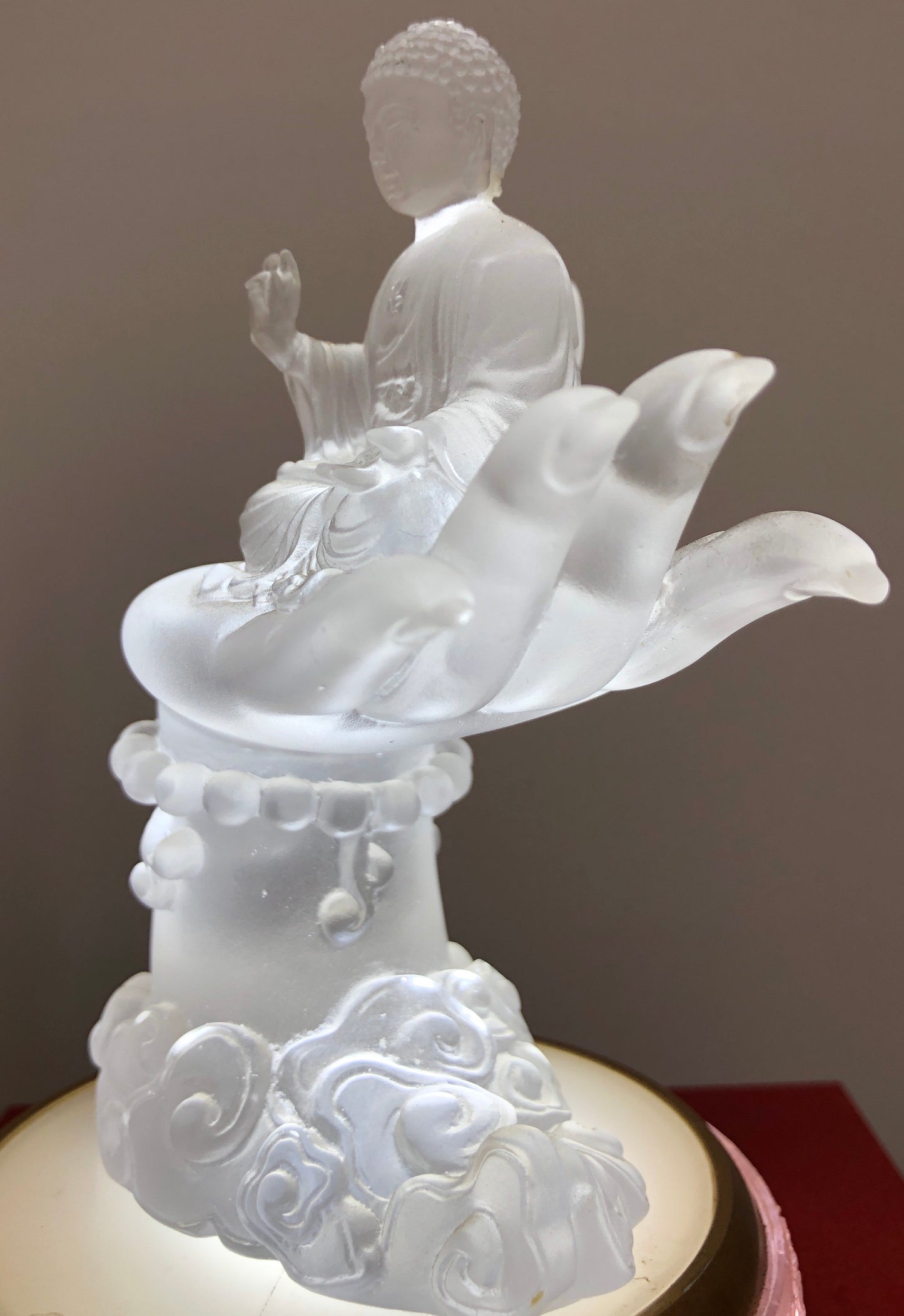 TXF-902 OEM/ODM Buddha in the Palm Liuli Crystal Zen Garden Shakyamuni Buddha statue