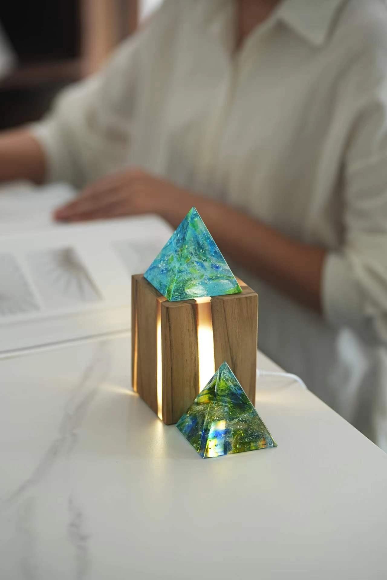 TY-937 Liuli Pyramid with LED wooden base
