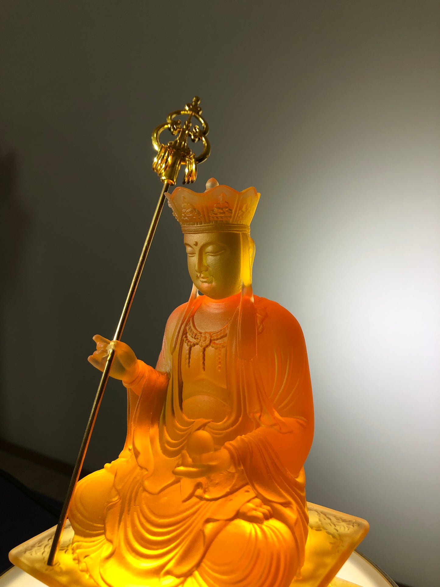 TXF-111-2 Home Shrine Decor Liuli Crystal Glass Sitting Buddha 12cm Ksitigarbha Bodhisattva