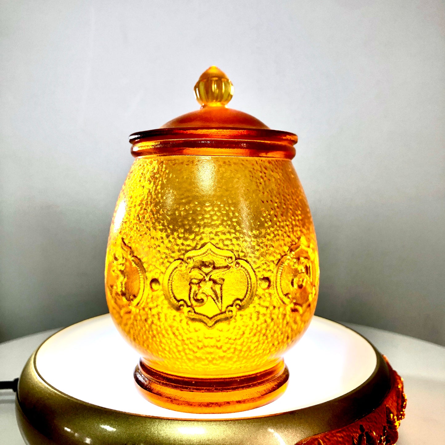 TXJ-261 Traditional Liuli Glass cup with Lid Om mani padme hum six words symbol
