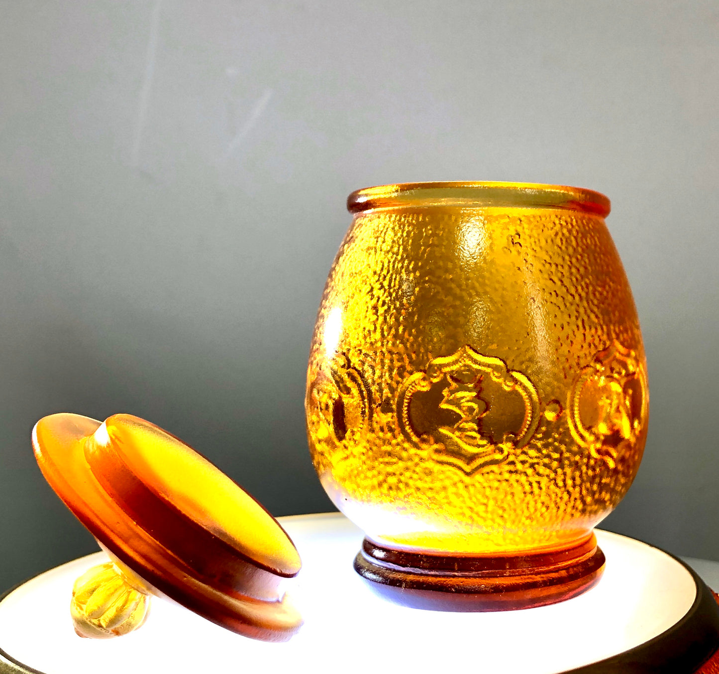 TXJ-261 Traditional Liuli Glass cup with Lid Om mani padme hum six words symbol
