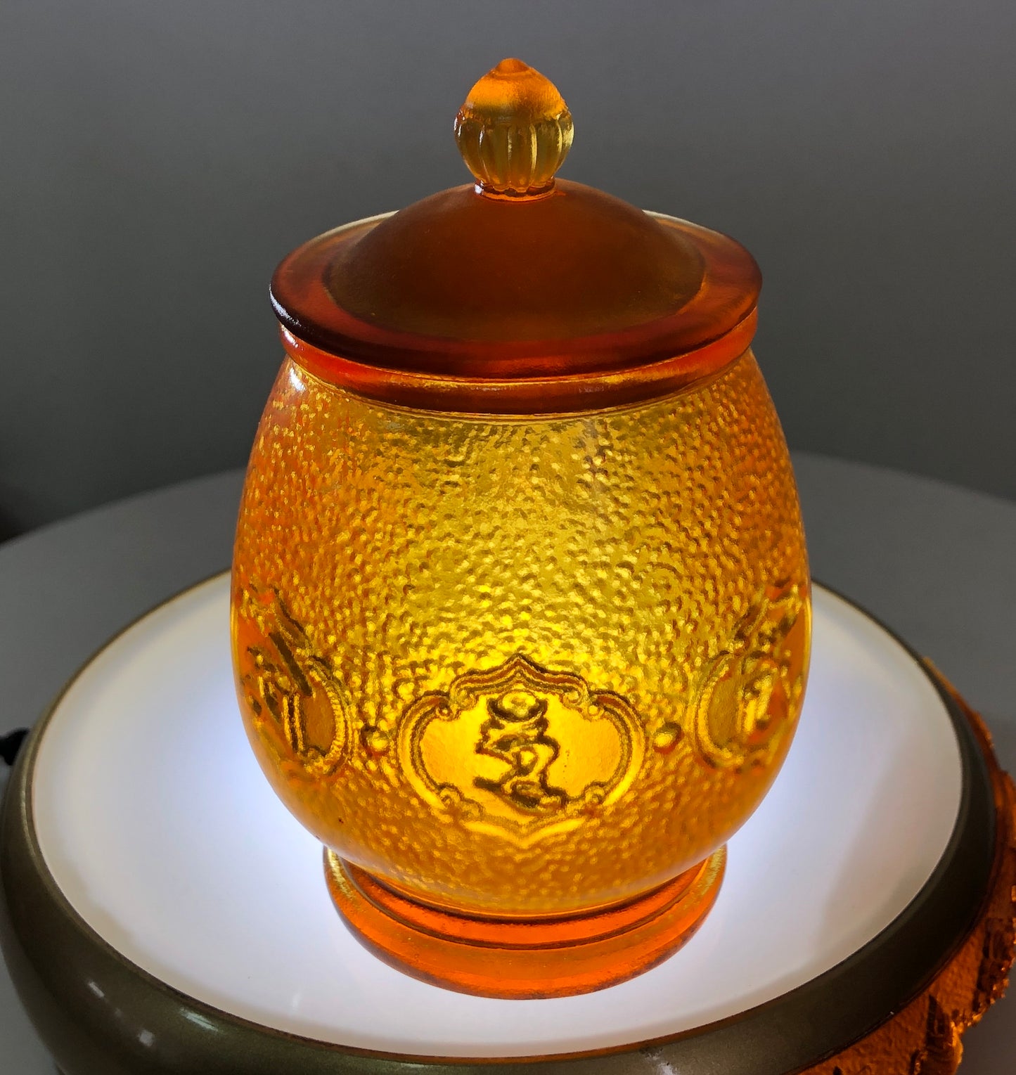 TXJ-261 Traditional Liuli Glass cup with Lid Om mani padme hum six words symbol
