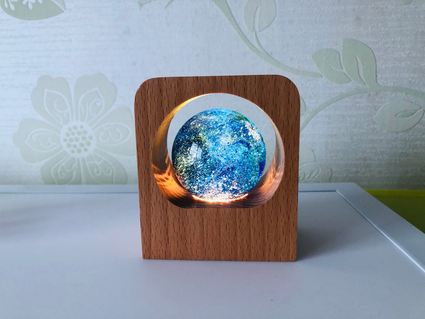 TY-936 Dia.:60mm/80mm/100mm liuli ball with LED Wooden Base