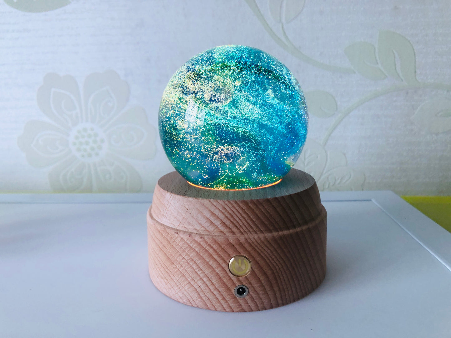 TY-936 Dia.:60mm/80mm/100mm liuli ball with LED Wooden Base