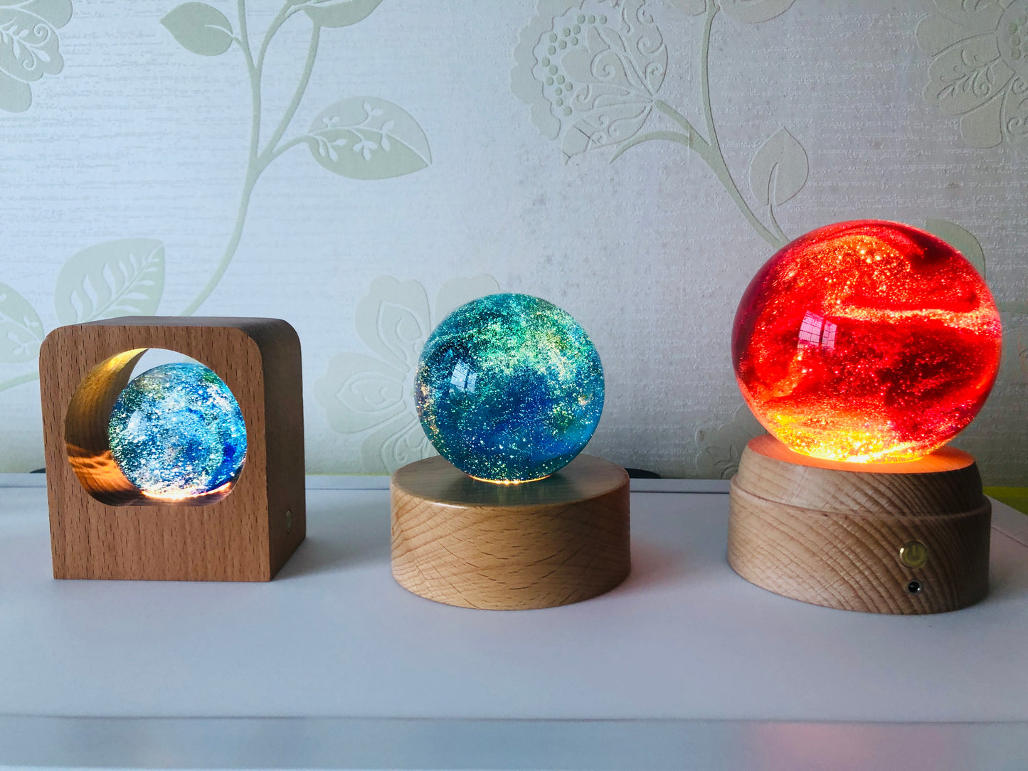 TY-936 Dia.:60mm/80mm/100mm liuli ball with LED Wooden Base