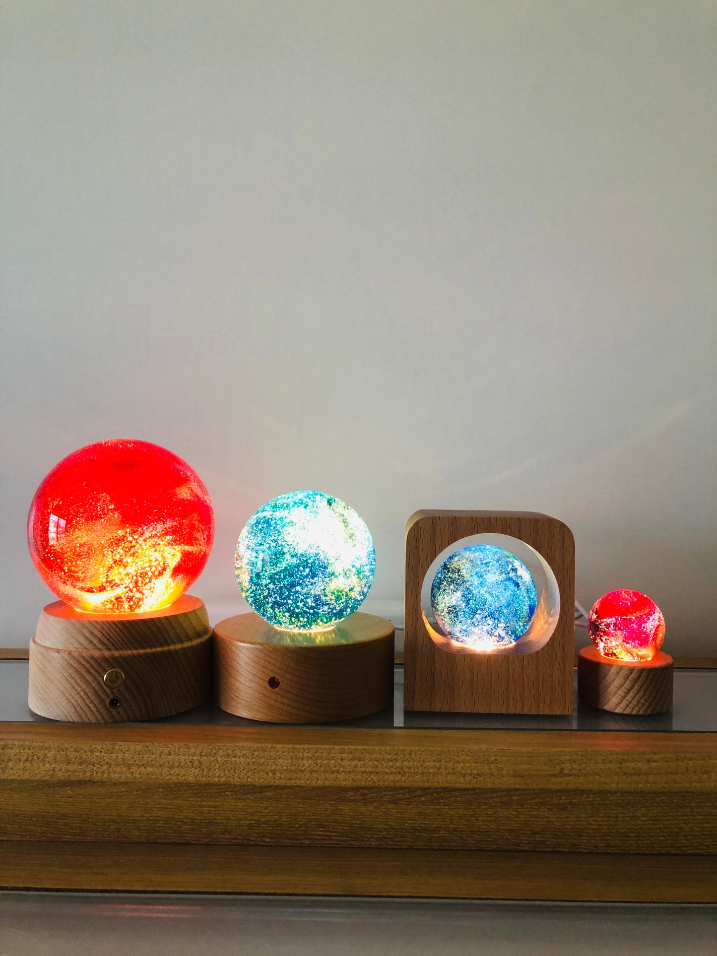 TY-936 Dia.:60mm/80mm/100mm liuli ball with LED Wooden Base