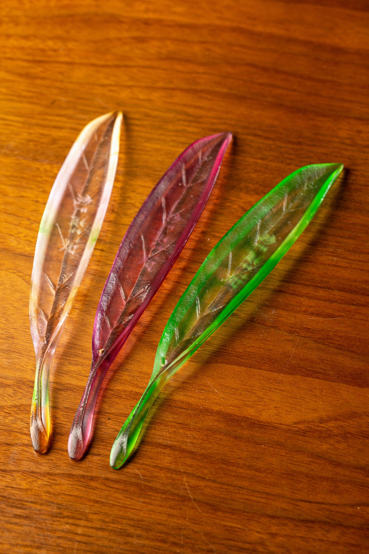 TXJ-923 Home Decoration Incense Stick Holder Leaf shape Liuli Material